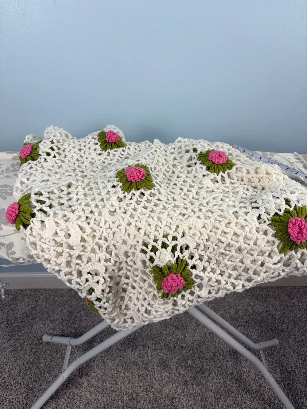 Crochet open weave Pink White raised flowers throw blanket cottage grannycore